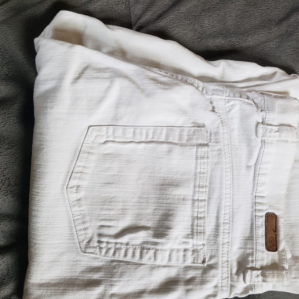 White stretch denim capris